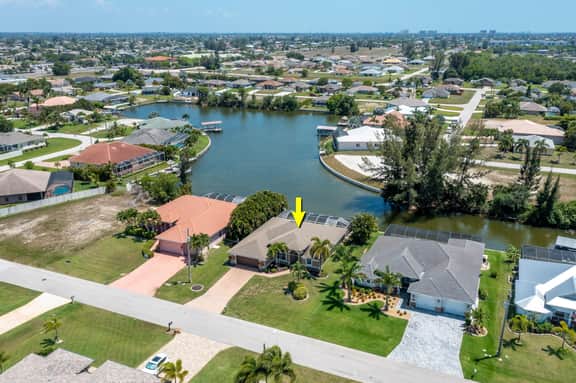 Villa On The Lake, Cape Coral
