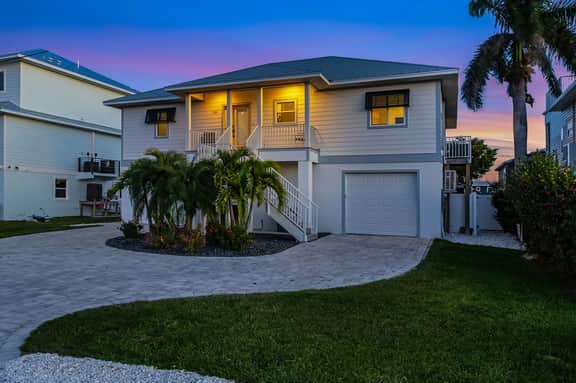 FMB - The Fabulous Flamingo - 250 Flamingo St