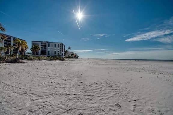 FMB - Condo Beach Villas 203