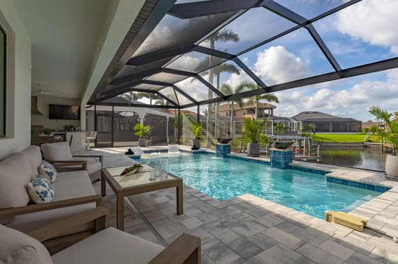 Villa Luxuria Blanca, Cape Coral